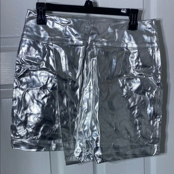 BECCA Silver Circle Skirt with Futuristic Flair - Picture 4 of 6